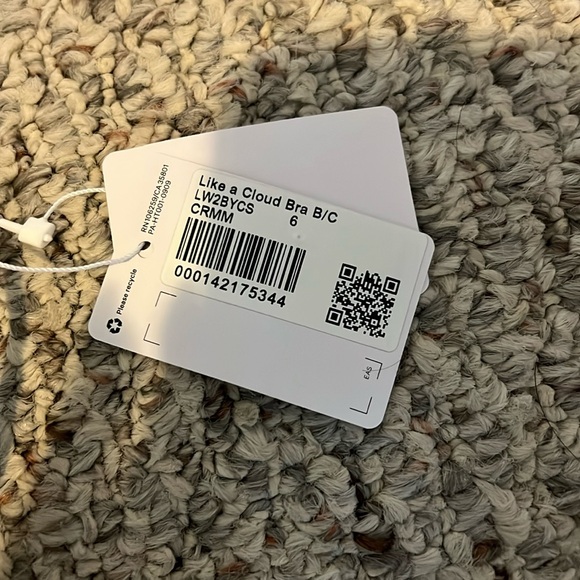 Lululemon Like a Cloud Bra *Light Support,
B/C Cup - Picture 6 of 6